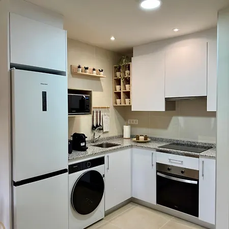 Residencial Epsilon En Edificio De Nueva Construccion Con Garaje Privado Wifi Y En Largas Incluye Trastero Vut-7756-as *